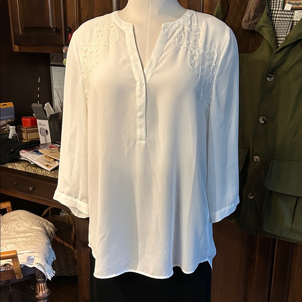 Chicos Sz 1 White Women's Appliqué Top GUC